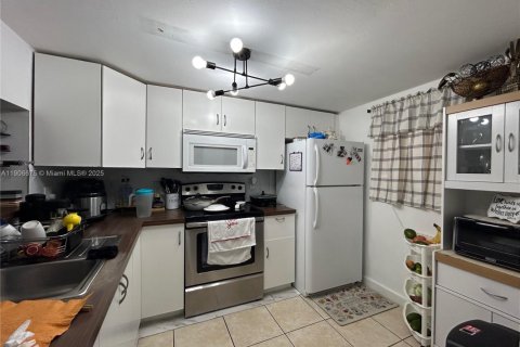 Снять в аренду кондоминиум в Майами, Флорида 2 спальни, 74.32м2, № 1963193 - фото 1