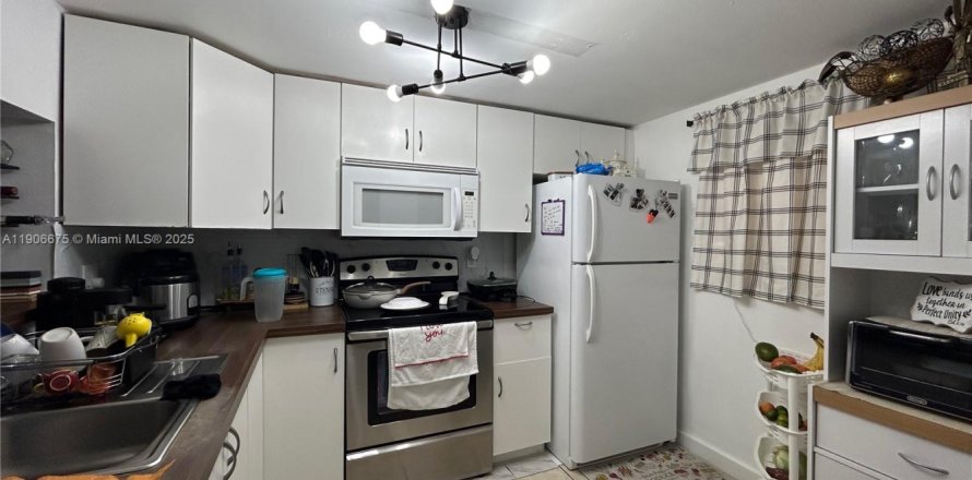 Кондоминиум с 2 спальнями в Майами, Флорида № 1963193