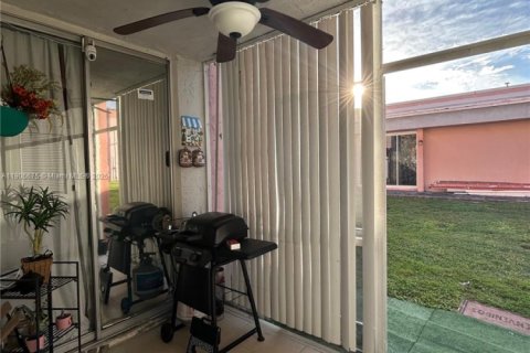 Снять в аренду кондоминиум в Майами, Флорида 2 спальни, 74.32м2, № 1963193 - фото 7