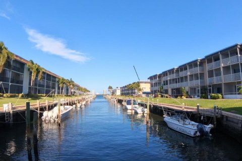 Condo in North Palm Beach, Florida, 2 bedrooms № 2181158