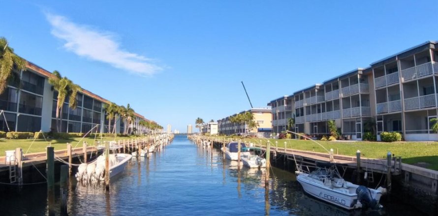Condo in North Palm Beach, Florida, 2 bedrooms № 2181158