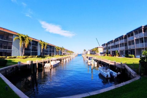 Condo in North Palm Beach, Florida, 2 bedrooms № 2181158 - photo 3