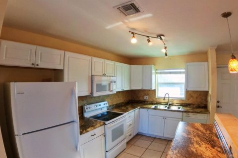 Condo in North Palm Beach, Florida, 2 bedrooms № 2181158 - photo 5