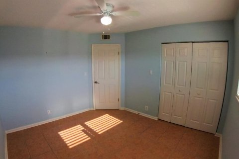 Condo in North Palm Beach, Florida, 2 bedrooms № 2181158 - photo 11