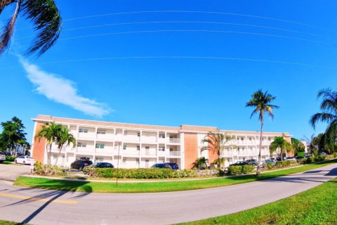 Condo in North Palm Beach, Florida, 2 bedrooms № 2181158 - photo 2
