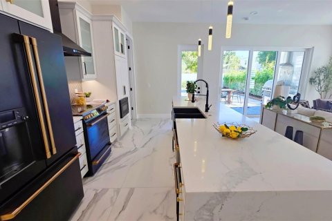 House in Sarasota, Florida 5 bedrooms, 267.74 sq.m. № 2225658 - photo 12