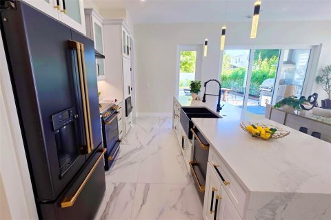 House in Sarasota, Florida 5 bedrooms, 267.74 sq.m. № 2225658 - photo 22