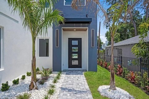 House in Sarasota, Florida 5 bedrooms, 267.74 sq.m. № 2225658 - photo 2