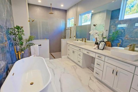 House in Sarasota, Florida 5 bedrooms, 267.74 sq.m. № 2225658 - photo 28