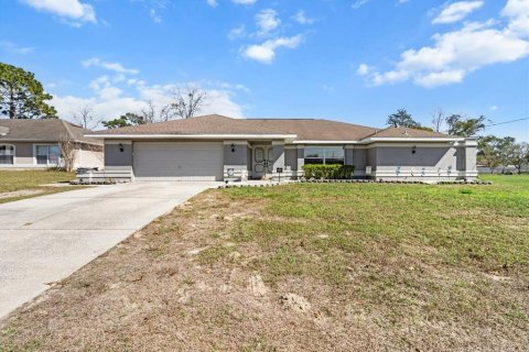 House in Spring Hill, Florida 4 bedrooms, 301.47 sq.m. № 1725777 - photo 1