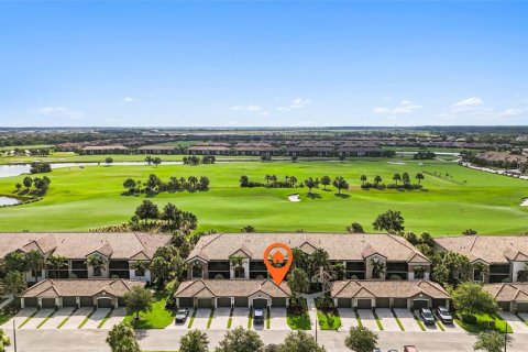 Condo in Bradenton, Florida, 2 bedrooms in LAKEWOOD NATIONAL  № 1844655 - photo 3