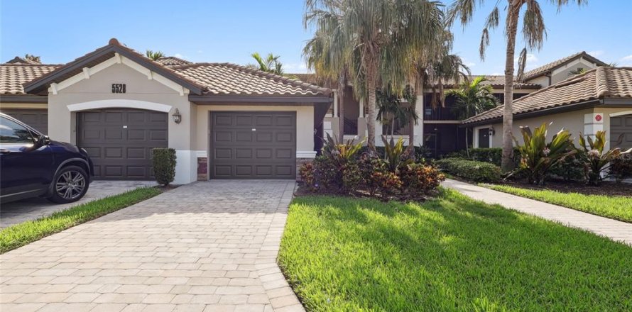 Condo in Bradenton, Florida, 2 bedrooms in LAKEWOOD NATIONAL  № 1844655