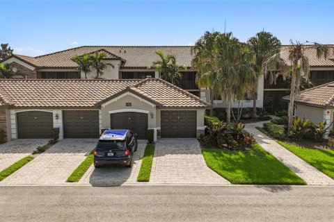 Condo in Bradenton, Florida, 2 bedrooms in LAKEWOOD NATIONAL  № 1844655 - photo 2