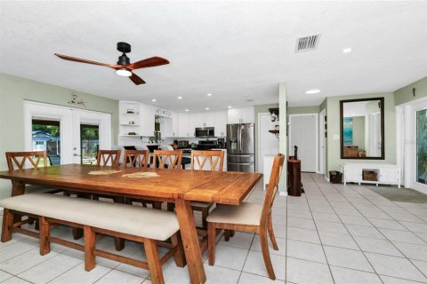 House in Cocoa, Florida 4 bedrooms, 152.08 sq.m. № 1882753 - photo 11
