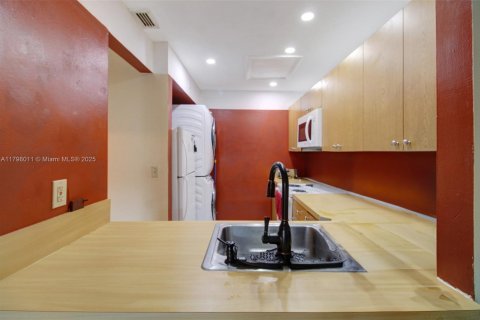Купить кондоминиум в Майами, Флорида 2 спальни, 69.68м2, № 1712046 - фото 6
