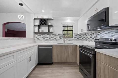 Купить виллу или дом в Майами, Флорида 5 спален, 226.68м2, № 2028869 - фото 4