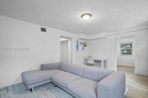 Купить виллу или дом в Майами, Флорида 5 спален, 226.68м2, № 2028869 - фото 5