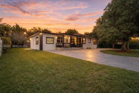 Дом в Майами, Флорида 5 спален, 226.68м2 № 2028869