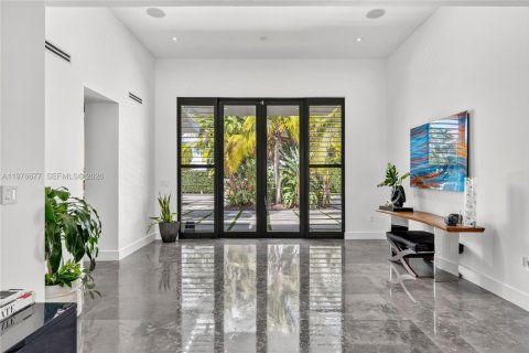 Casa en venta en Miami Beach, Florida, 5 dormitorios, 264.68 m2 № 2049669 - foto 5