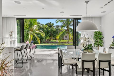 Casa en venta en Miami Beach, Florida, 5 dormitorios, 264.68 m2 № 2049669 - foto 3