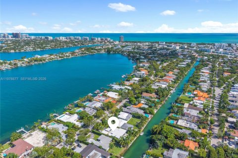 Casa en venta en Miami Beach, Florida, 5 dormitorios, 264.68 m2 № 2049669 - foto 23