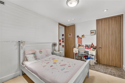 Casa en venta en Miami Beach, Florida, 5 dormitorios, 264.68 m2 № 2049669 - foto 15