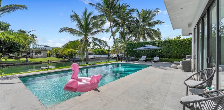Casa en Miami Beach, Florida 5 dormitorios, 264.68 m2 № 2049669