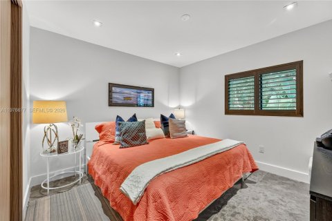 Casa en venta en Miami Beach, Florida, 5 dormitorios, 264.68 m2 № 2049669 - foto 17