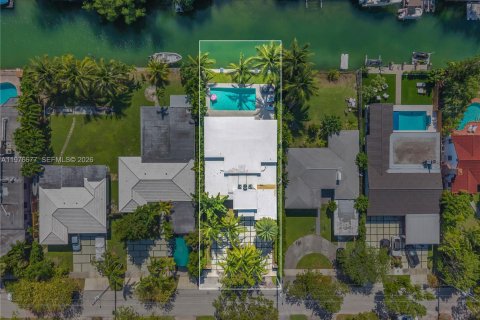 Casa en venta en Miami Beach, Florida, 5 dormitorios, 264.68 m2 № 2049669 - foto 21