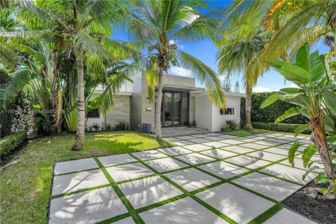 Casa en venta en Miami Beach, Florida, 5 dormitorios, 264.68 m2 № 2049669 - foto 4