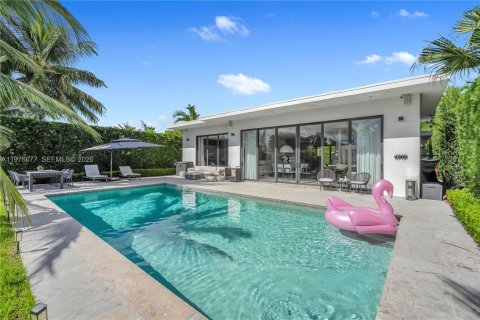 Casa en venta en Miami Beach, Florida, 5 dormitorios, 264.68 m2 № 2049669 - foto 2