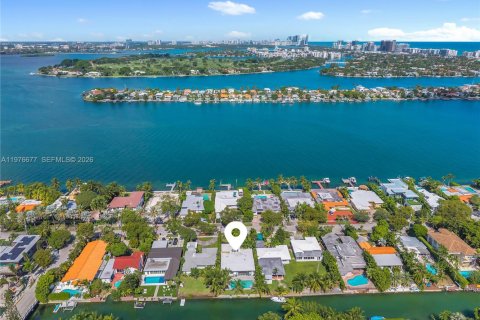 Casa en venta en Miami Beach, Florida, 5 dormitorios, 264.68 m2 № 2049669 - foto 24