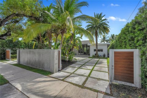 Casa en venta en Miami Beach, Florida, 5 dormitorios, 264.68 m2 № 2049669 - foto 25