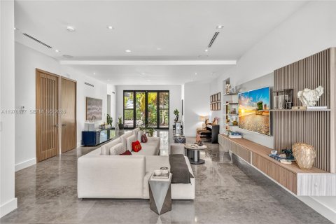 Casa en venta en Miami Beach, Florida, 5 dormitorios, 264.68 m2 № 2049669 - foto 6