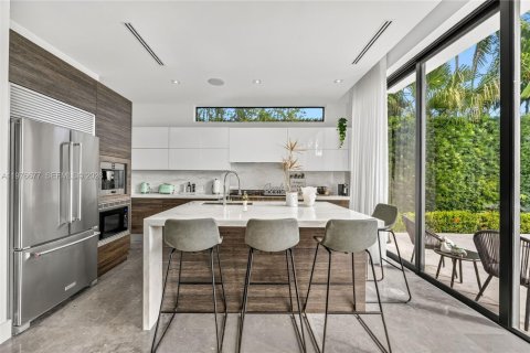 Casa en venta en Miami Beach, Florida, 5 dormitorios, 264.68 m2 № 2049669 - foto 10