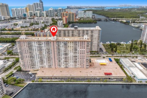 Купить кондоминиум в Санни-Айлс-Бич, Флорида 1 спальня, 87.61м2, № 1811493 - фото 18