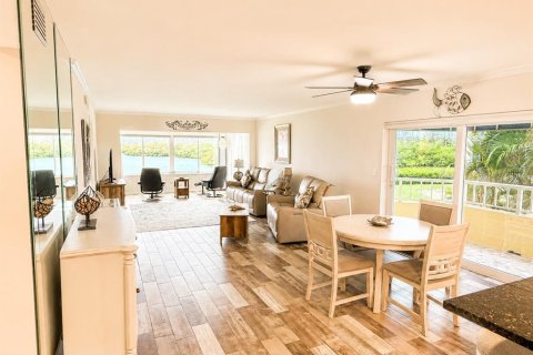 Condo in Englewood, Florida, 2 bedrooms  № 2220305 - photo 26