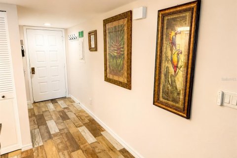Condo in Englewood, Florida, 2 bedrooms  № 2220305 - photo 13