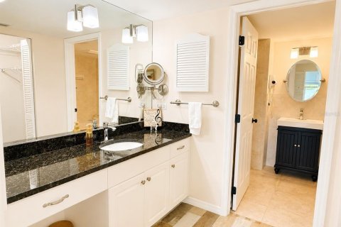 Condo in Englewood, Florida, 2 bedrooms  № 2220305 - photo 16