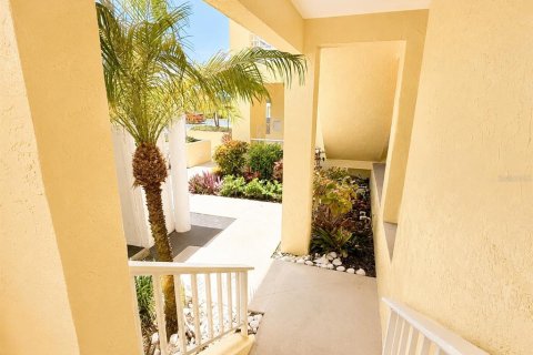 Condo in Englewood, Florida, 2 bedrooms  № 2220305 - photo 10