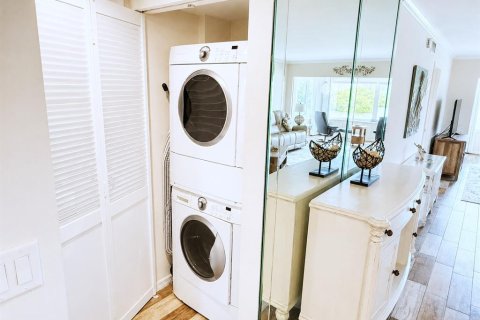Condo in Englewood, Florida, 2 bedrooms  № 2220305 - photo 19