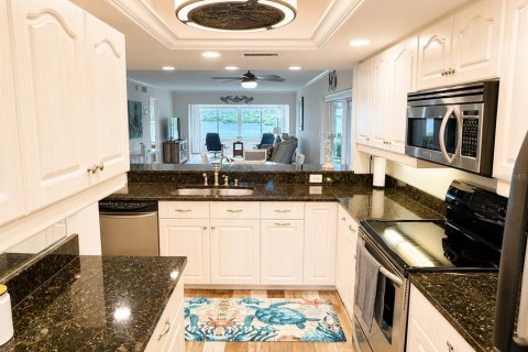 Condo in Englewood, Florida, 2 bedrooms  № 2220305 - photo 17