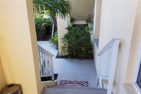 Condo in Englewood, Florida, 2 bedrooms  № 2220305 - photo 12