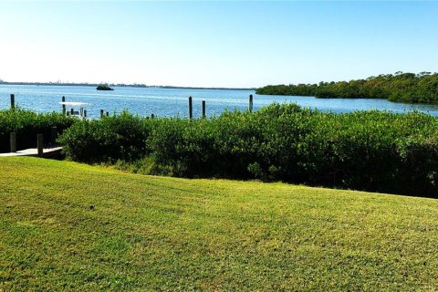 Condo in Englewood, Florida, 2 bedrooms  № 2220305 - photo 4