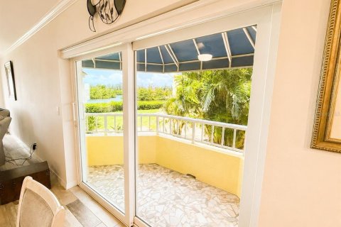 Condo in Englewood, Florida, 2 bedrooms  № 2220305 - photo 20