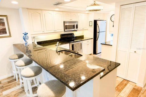 Condo in Englewood, Florida, 2 bedrooms  № 2220305 - photo 18