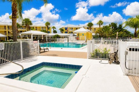 Condo in Englewood, Florida, 2 bedrooms  № 2220305 - photo 7