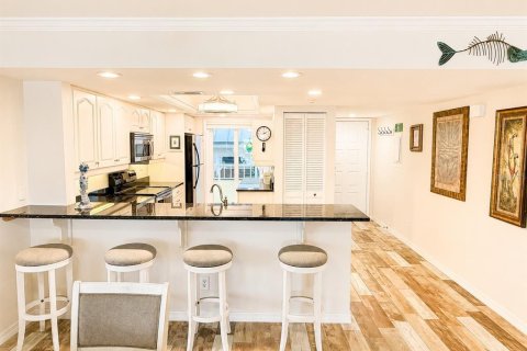 Condo in Englewood, Florida, 2 bedrooms  № 2220305 - photo 25