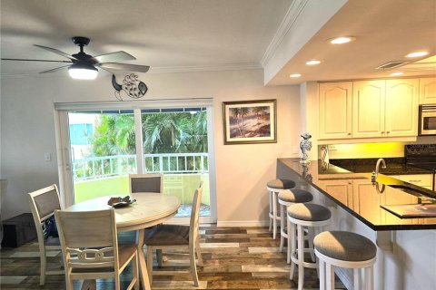 Condo in Englewood, Florida, 2 bedrooms  № 2220305 - photo 23
