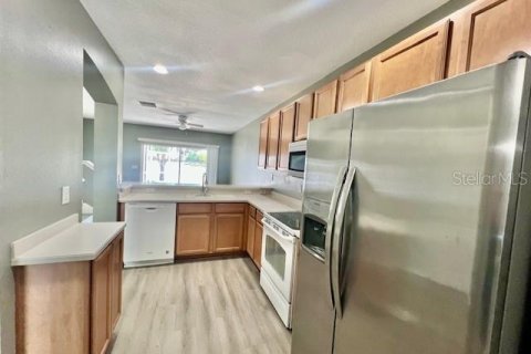 Adosado en alquiler en Spring Hill, Florida, 2 dormitorios, 124.02 m2 № 2103439 - foto 11